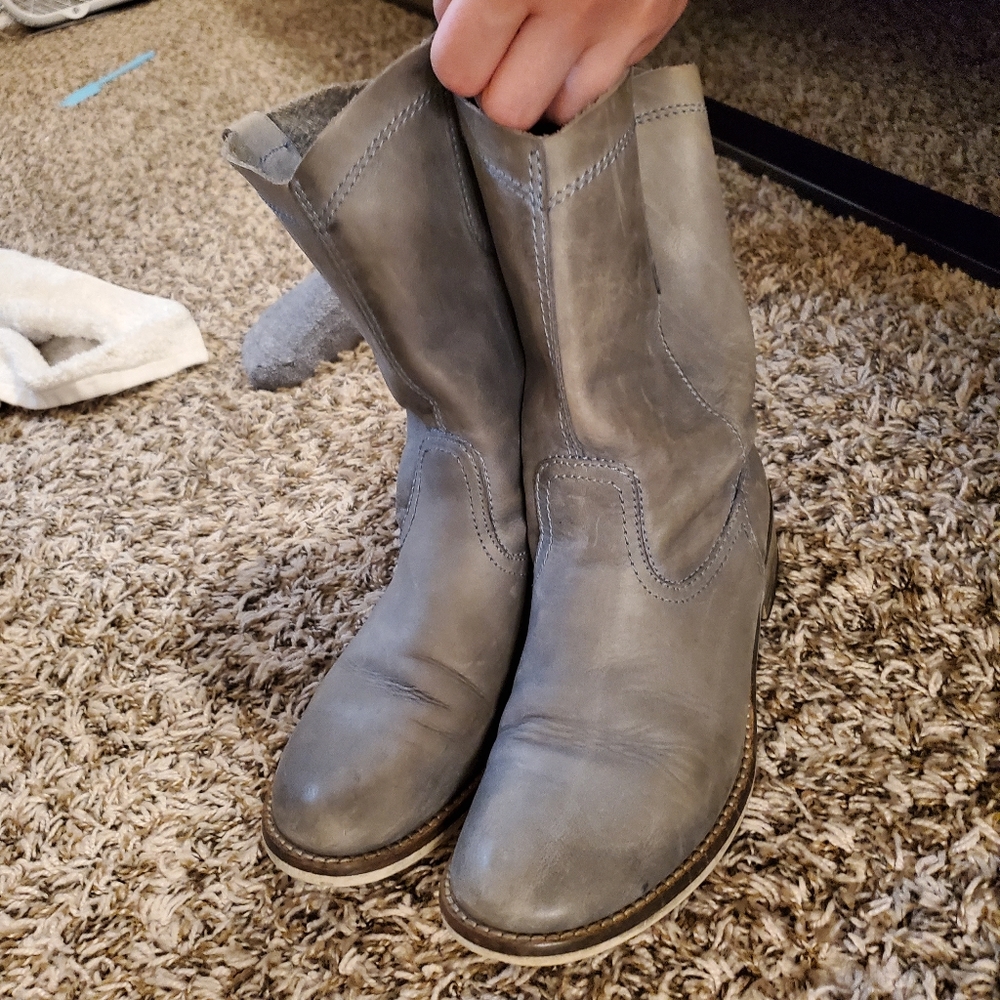 Boots - Picture 5 of 6